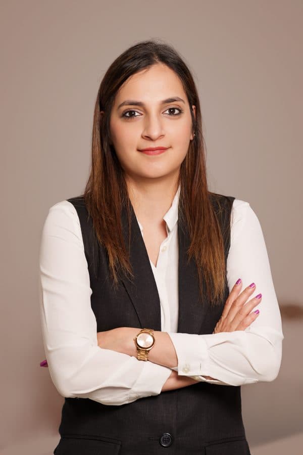 د. Zahra Poonawala